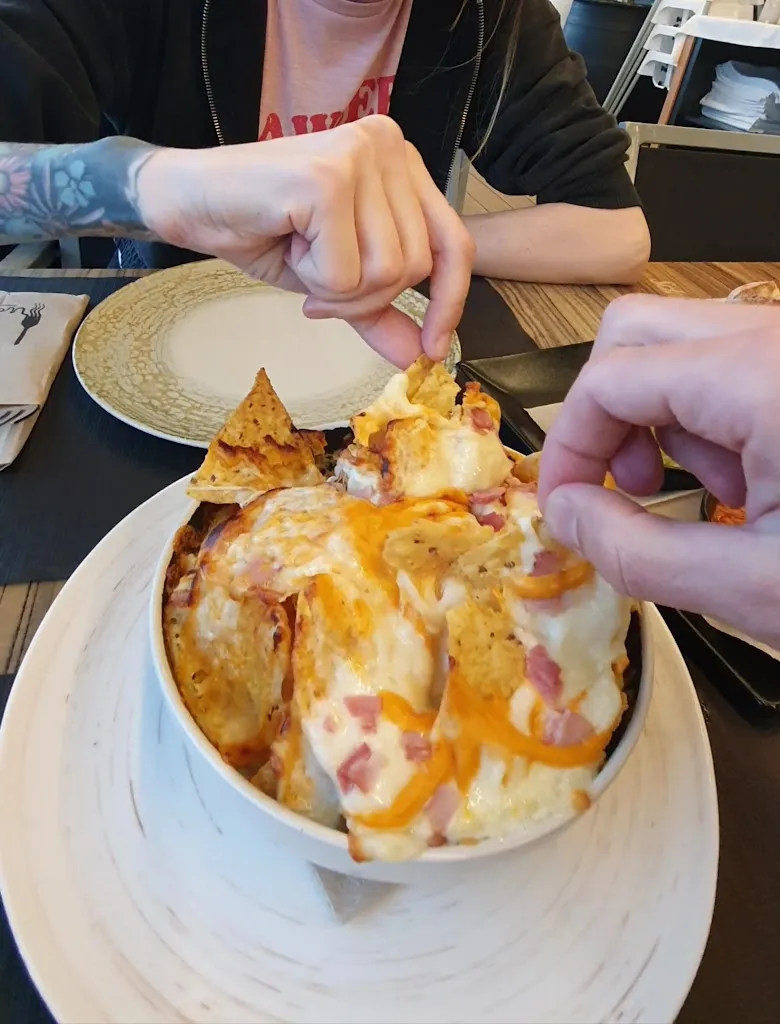 West Restaurant_Línea de la Concepción La_slider_image_2