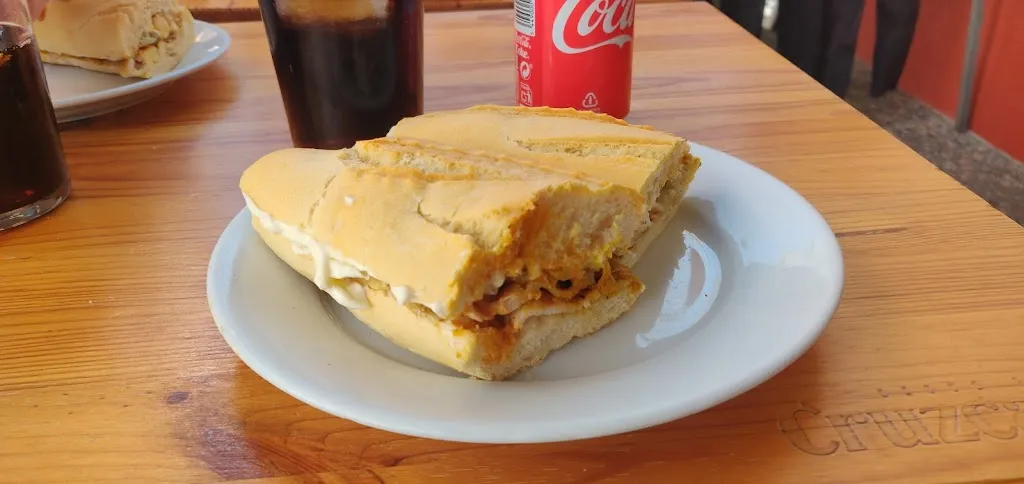 Mélanie Grosmangin_Bar Francis_Línea de la Concepción La_review