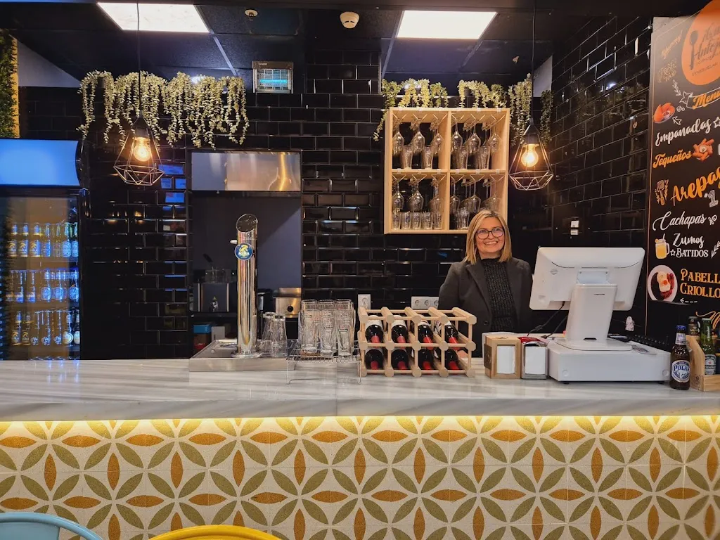 ¡Qué Antojos! Venezuela food ristorante a Trazo