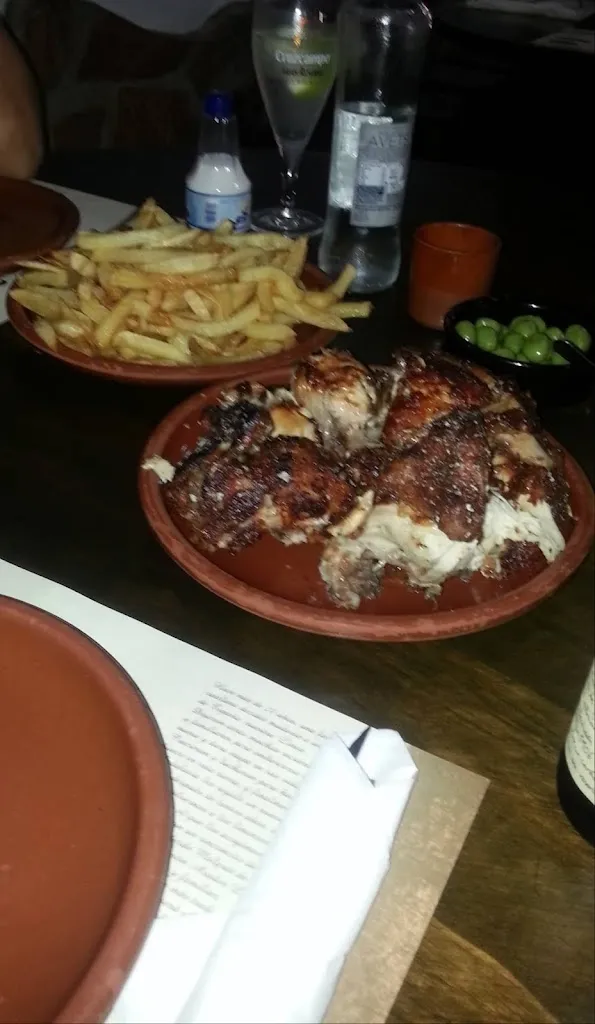 Francisco Diaz Garcia_Mesón La Bota_Línea de la Concepción La_review