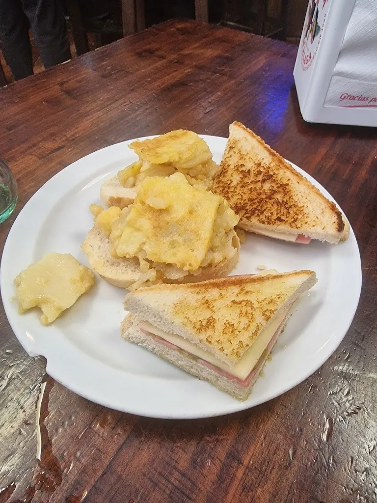 Eva Ángel_Taberna La Tachuela_Trazo_review