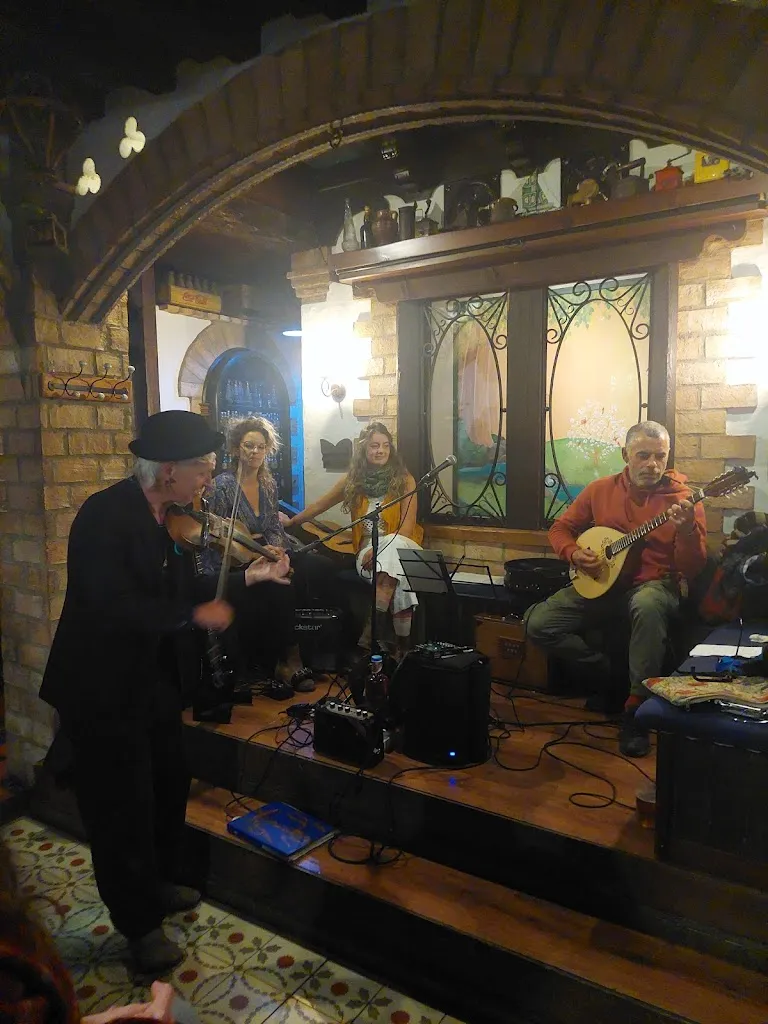 Livin' off the Hook Yoga & Fitness_La Taberna Irlandesa_Prado del Rey_review