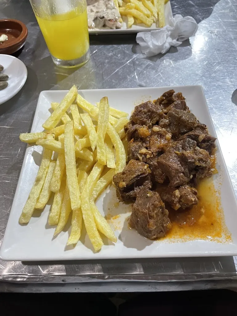 La Esquina Del Tapeo restaurant in Prado del Rey