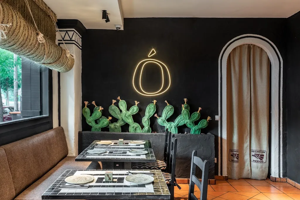 Órale Un Pedacito_Trazo_slider_image_1