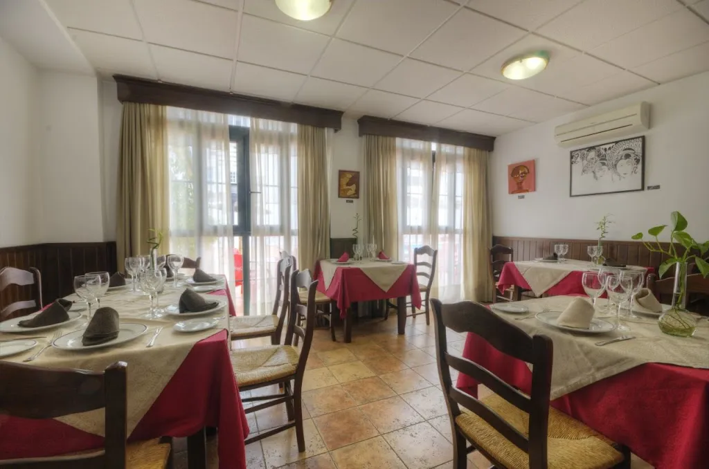 Restaurante las Murallas. Hotel Tugasa Sierra y Cal._Olvera_slider_image_1