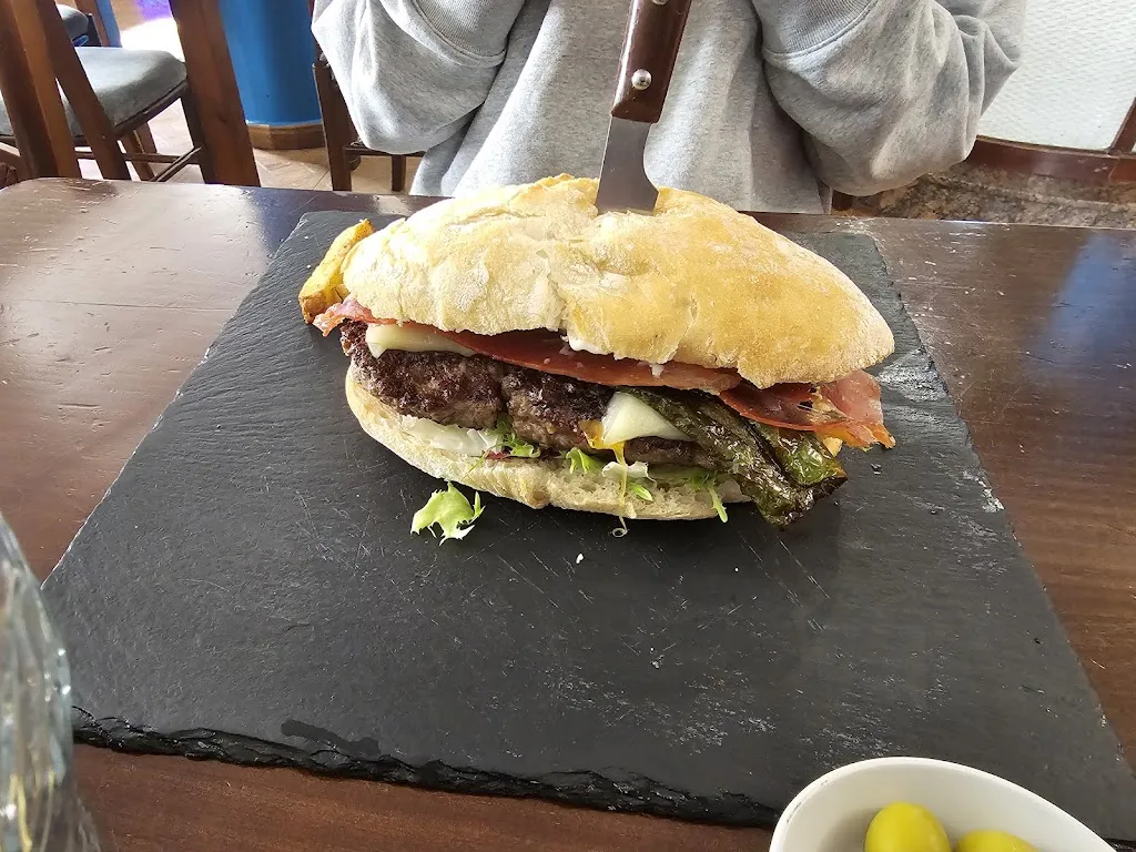 Davie Cordner_Bar Lo Nuestro_Olvera_review