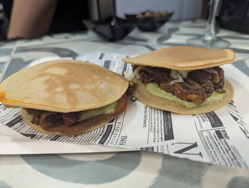 Lukas Krincvaj_El Perenquén. Canary Street Food. Comida canaria._San Fernando_review