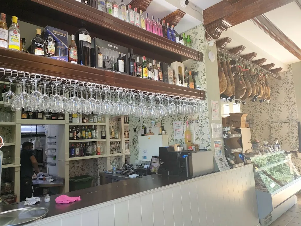 Marc Toone _Estación de Puerto Serrano_Puerto Serrano_review