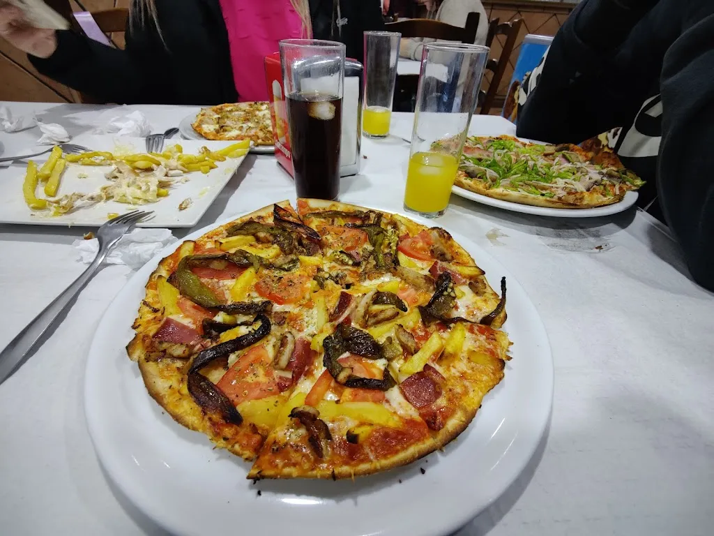 Pizzeria Ezequiel_Puerto Serrano_slider_image_2