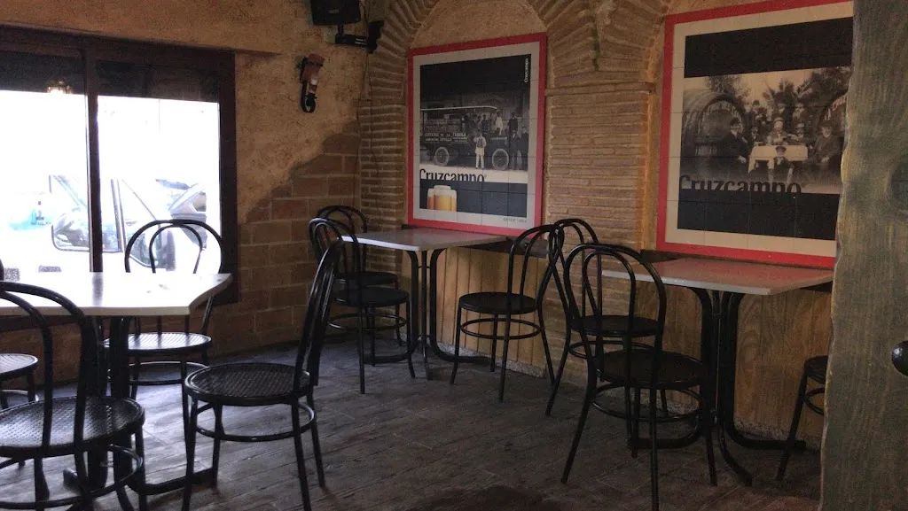 Café amos pub restaurant in Puerto Serrano