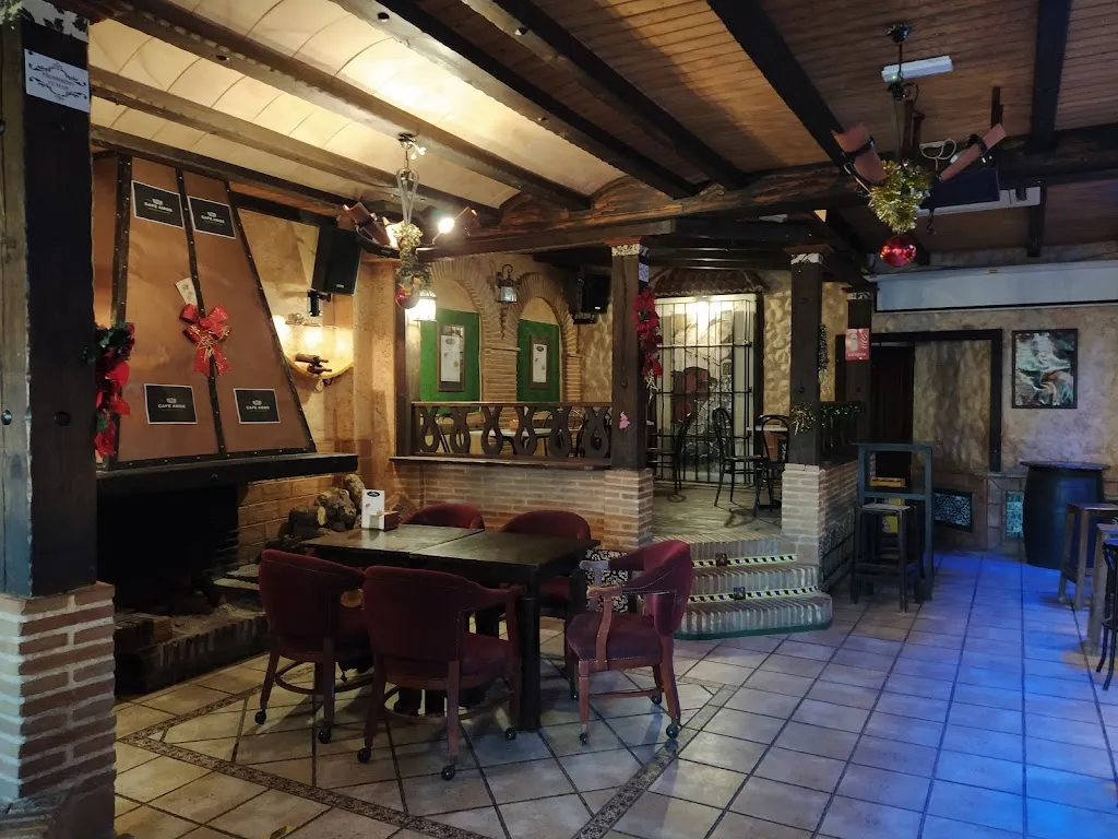 Café amos pub_Puerto Serrano_slider_image_2