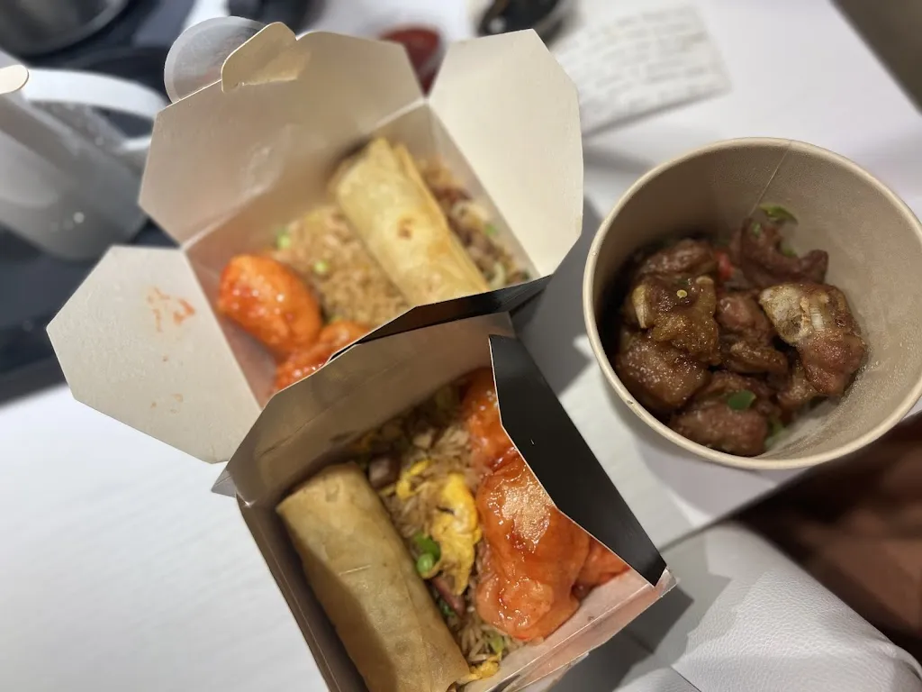 Guiliana Taramasco_Barrio Chino_Trazo_review