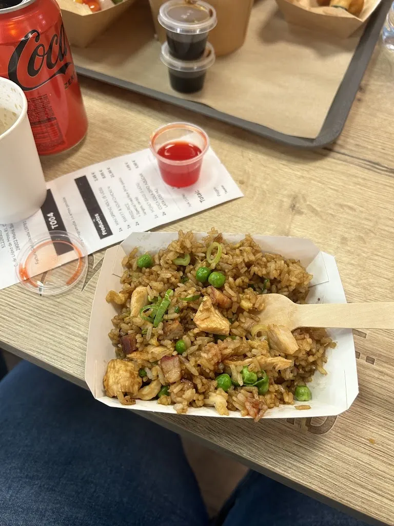 Carlos Mujica_Barrio Chino_Trazo_review