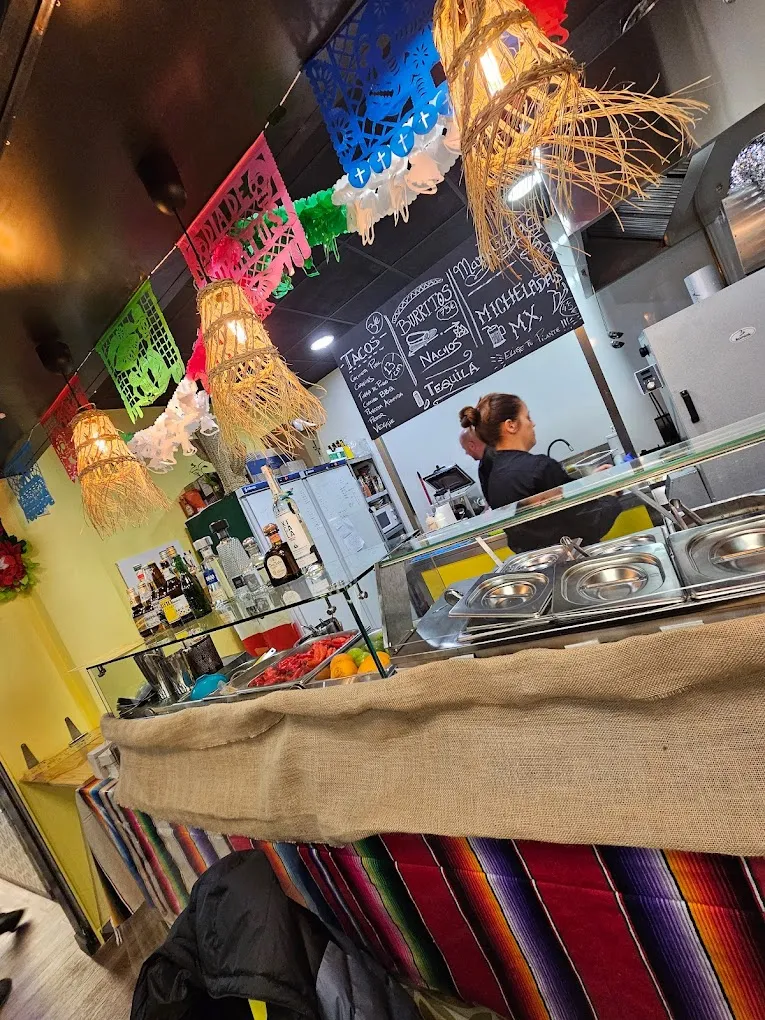 Me vale madre_Trazo_slider_image_3