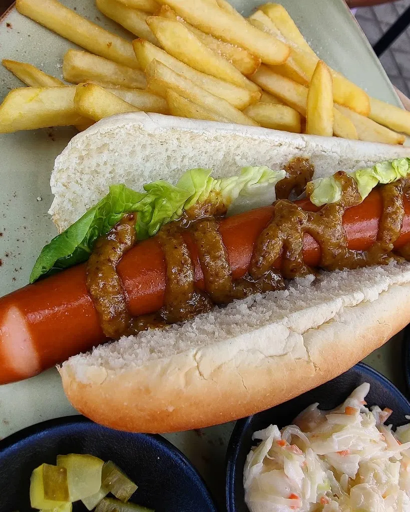 chesca gomez_Restaurante - Cervecería Fass Concha Espina_Trazo_review