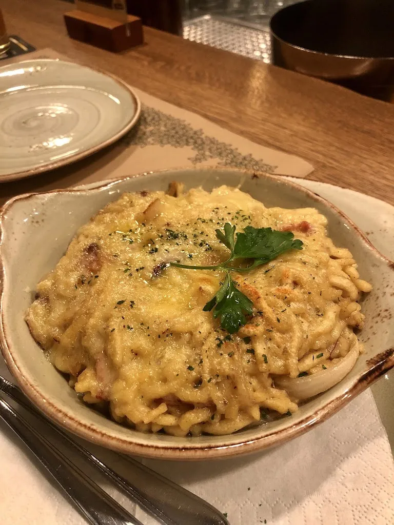 Neta Geffen_Restaurante - Cervecería Fass Concha Espina_Trazo_review