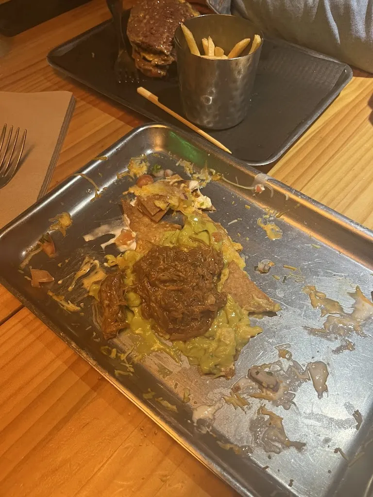 Tamara Horvath_Chill Restaurante_Trazo_avis