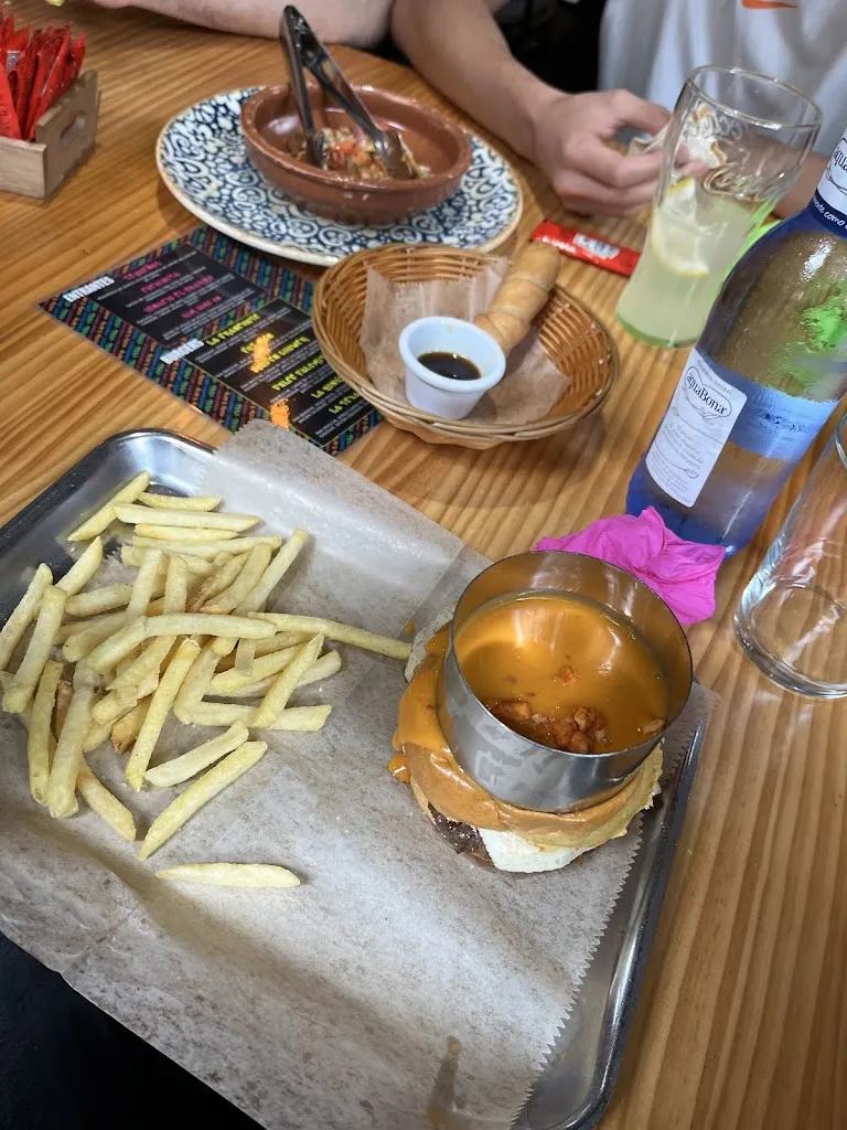 Chugi_55_Chill Restaurante_Trazo_avis