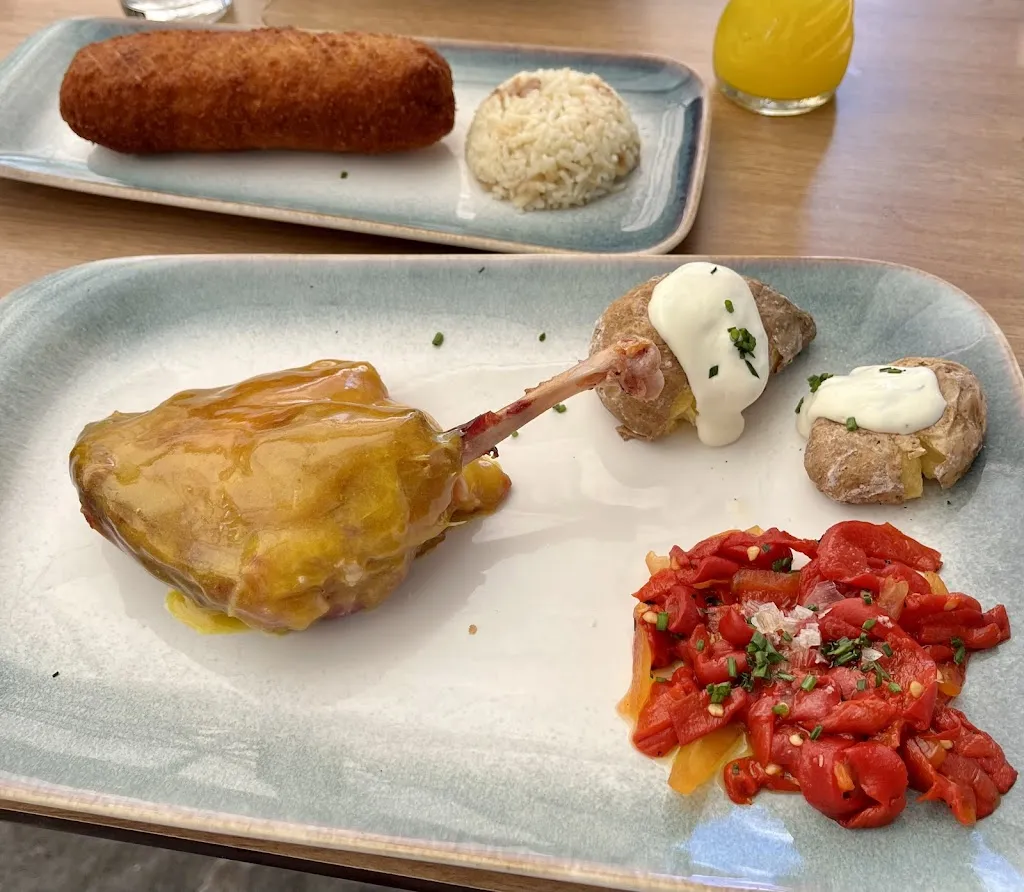 Zdenka F_Bar La Escueva_Setenil de las Bodegas_review