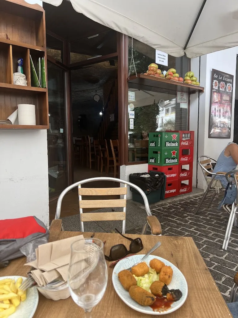 Makbul M_Bar La Escueva_Setenil de las Bodegas_review