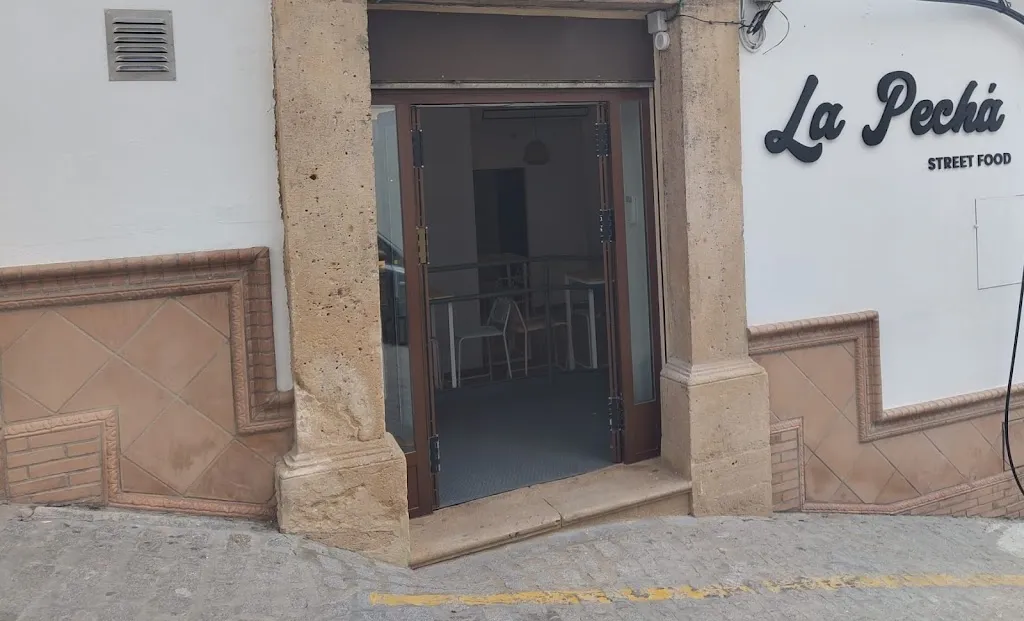 La Pechá Street Food restaurant in Setenil de las Bodegas