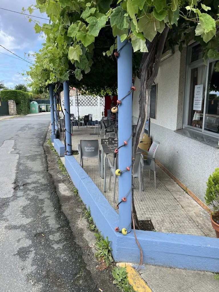 Antón Rey Agulló_Café Bar Surrey_Ares_review