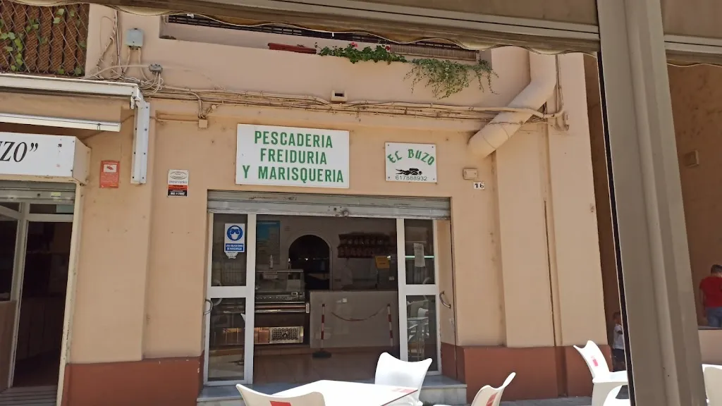 Freiduría y Marisquería “El Buzo” restaurant in Puerto Real