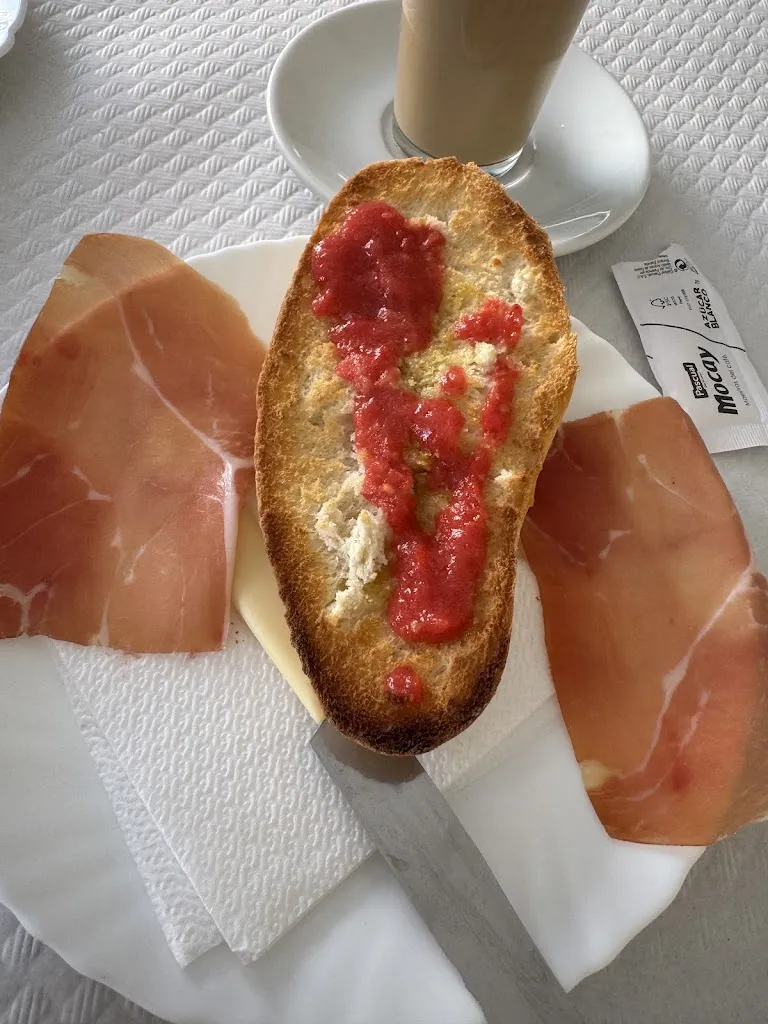 Mónica romero_Restaurante 1º de Mayo_Puerto Real_recensione