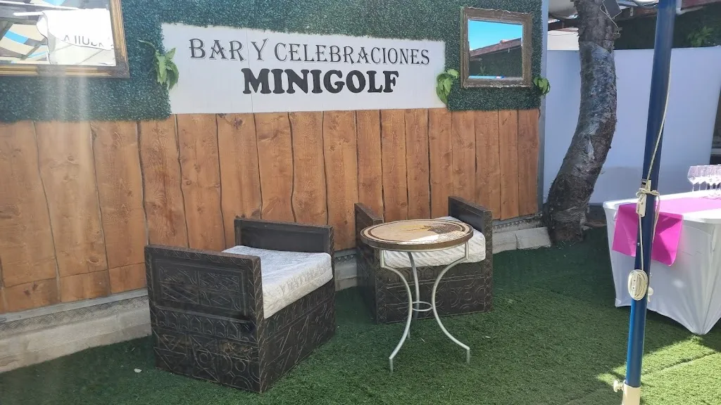 Bar y Celebraciones Minigolf restaurant in Puerto Real