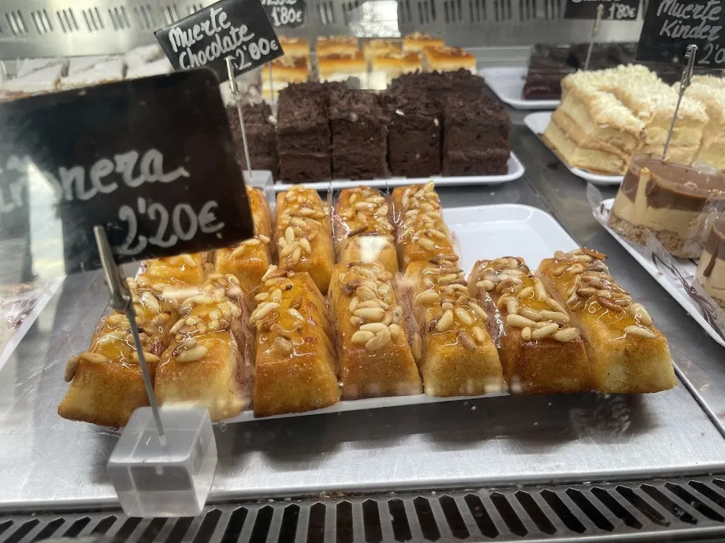 mohanad K h_Pasteleria La Trufa_Puerto Real_review