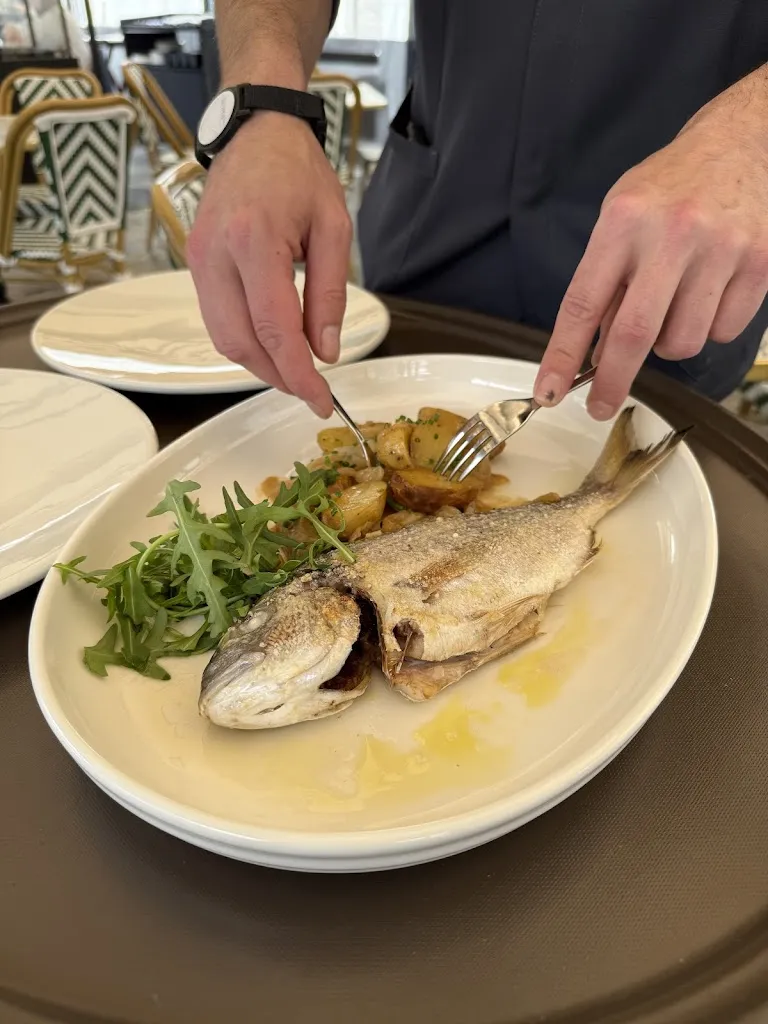 lynette hernandez_Restaurante LUCERO · Plaza del Cabildo_Sanlúcar de Barrameda_review