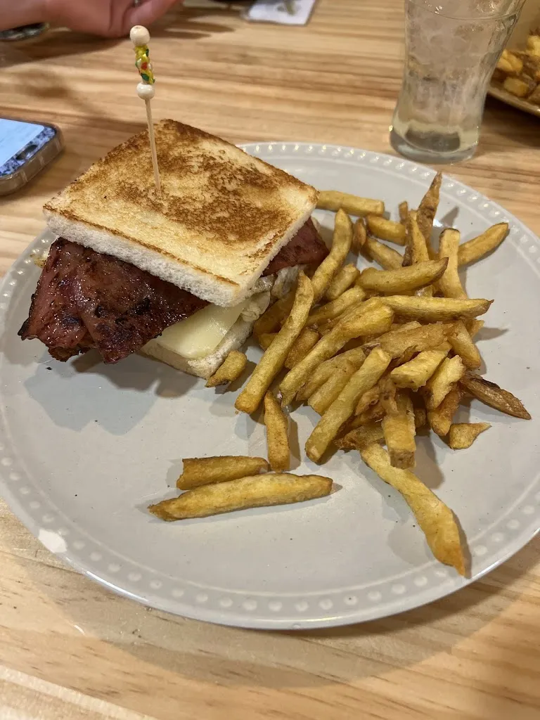 Ivan González Camacho_Avenida 50_Trebujena_review