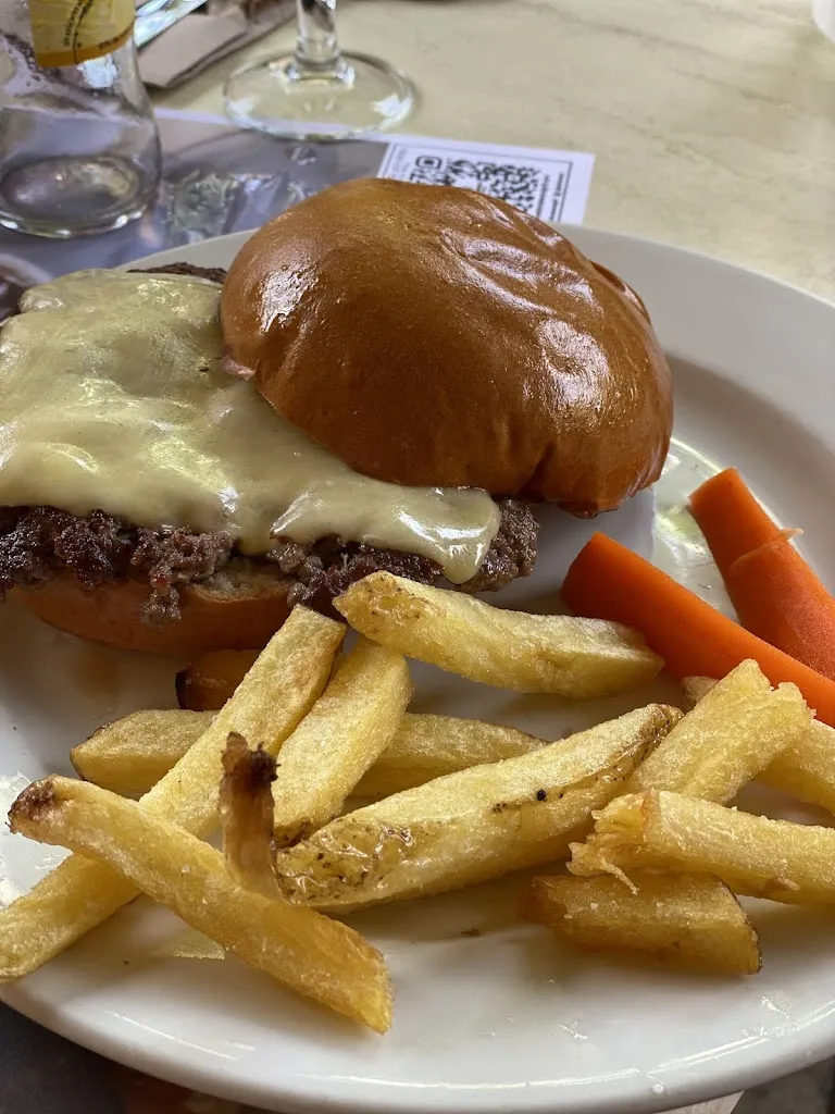 Joy E. Glenn_Sedona Bar & Grill Rota_Rota_avis