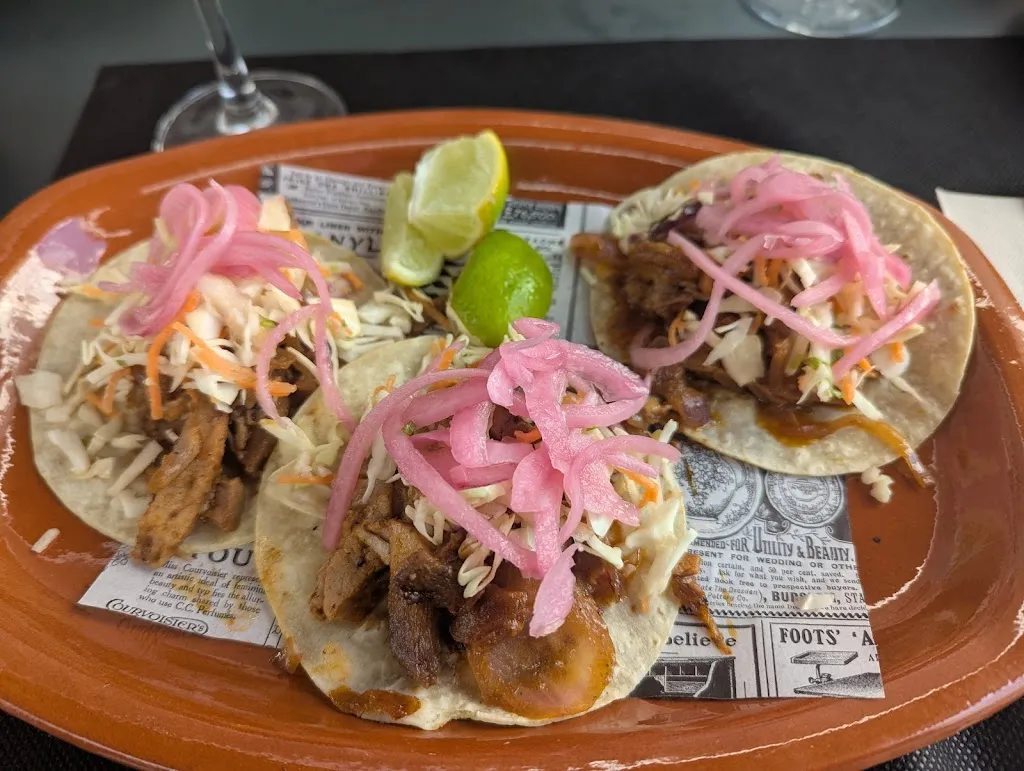 Aaron Abel_Vale Madres Tacos & Chelas_Rota_review