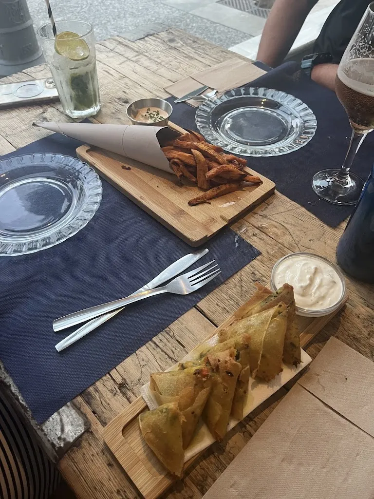 elle_LA SILLA AZUL_Rota_review