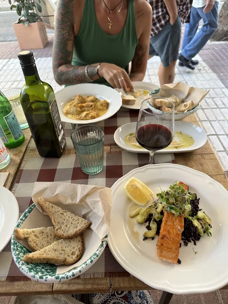 Megan Lawrence_Alma Verde café_Rota_recensione