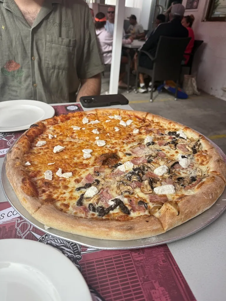 Casey Bassett_Slice Of New York Pizza Rota_Rota_recensione