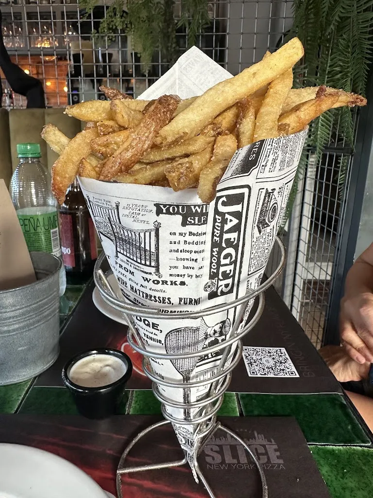 A-Aron_Slice Of New York Pizza Rota_Rota_recensione