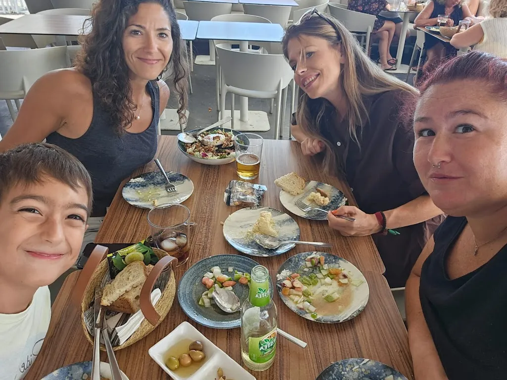 Raquel Fernández Segura_Chiringuito Galápagos_Rota_review