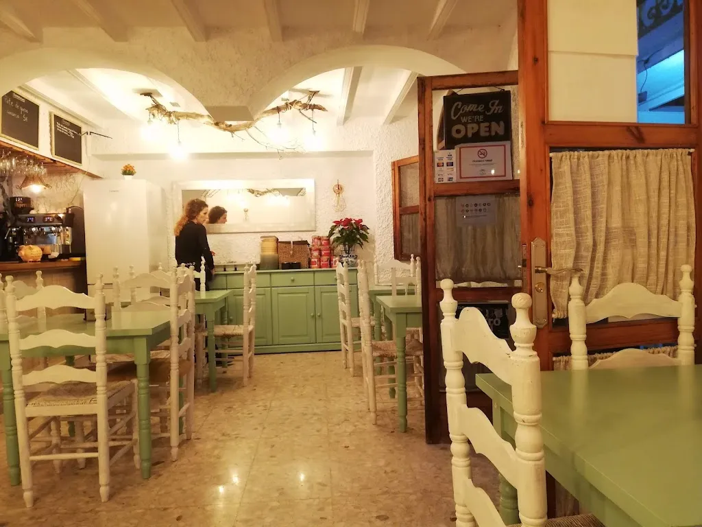 Alikindoi bar restaurante restaurant in Rota