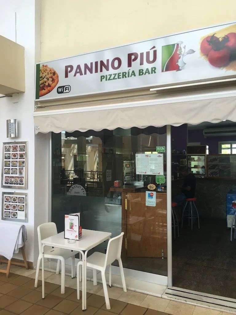 Bar Panino Piu Pizzeria restaurant in Rota