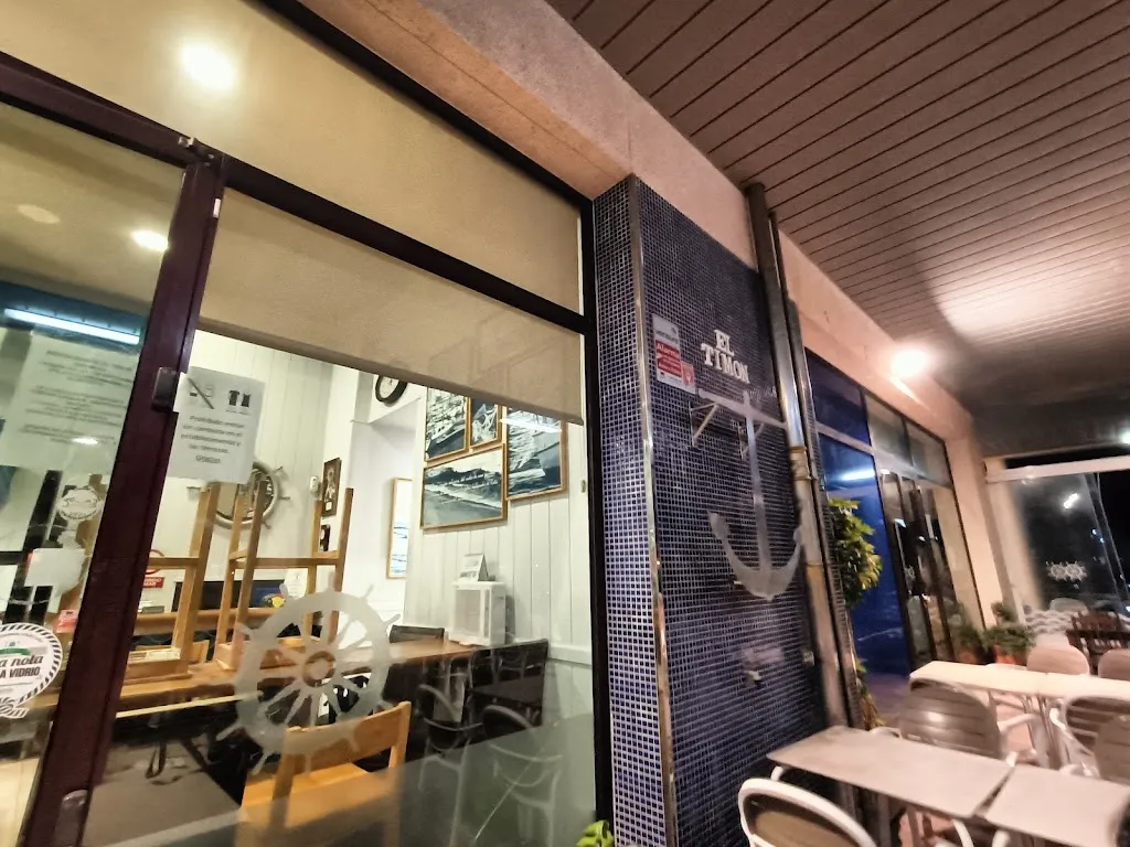 Iñigo R_Restaurante el Timon puerto deportivo_Rota_review