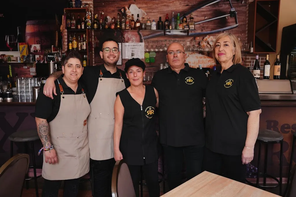 Restaurante Roxy | Tapas | Gazpachos | Paellas | Carnes_Almansa_slider_image_3