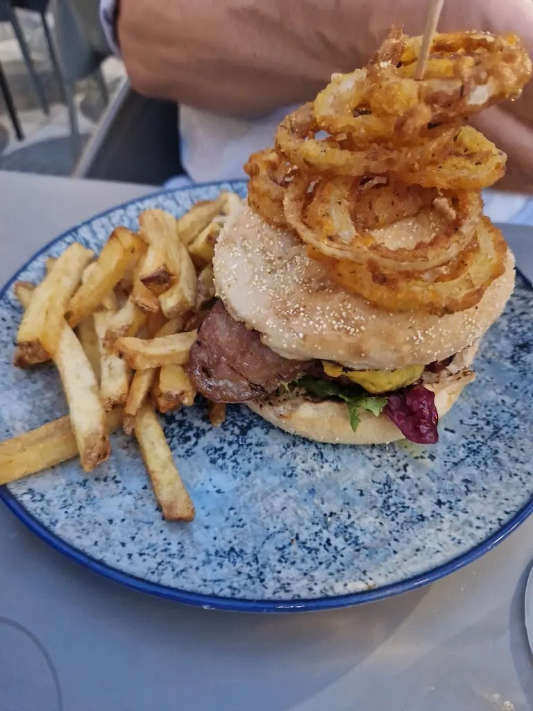 Laura Baillie Law_The Hen's Teeth_Villamartín_review