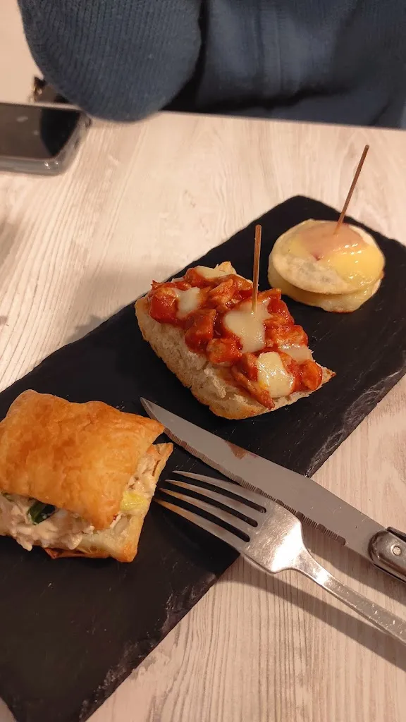 M. Eugenia D.R._Restaurante La casa de los quesos_Almansa_avis