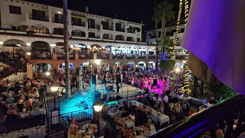 Life's for living_Villamartin Plaza_Villamartín_review