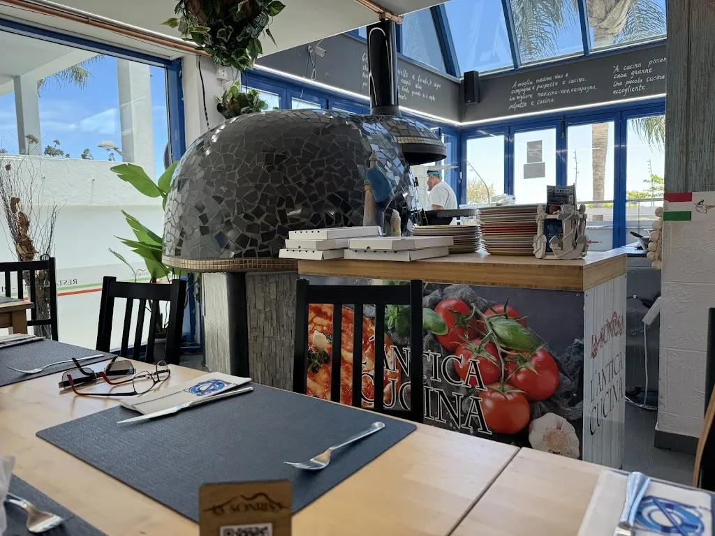 Pizzería La Sonrisa restaurant in Arrecife