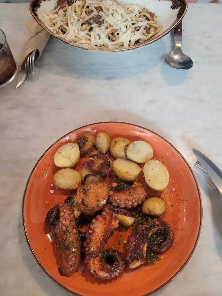 Nikola Kukuła_Bar Andalucia 1960_Arrecife_review