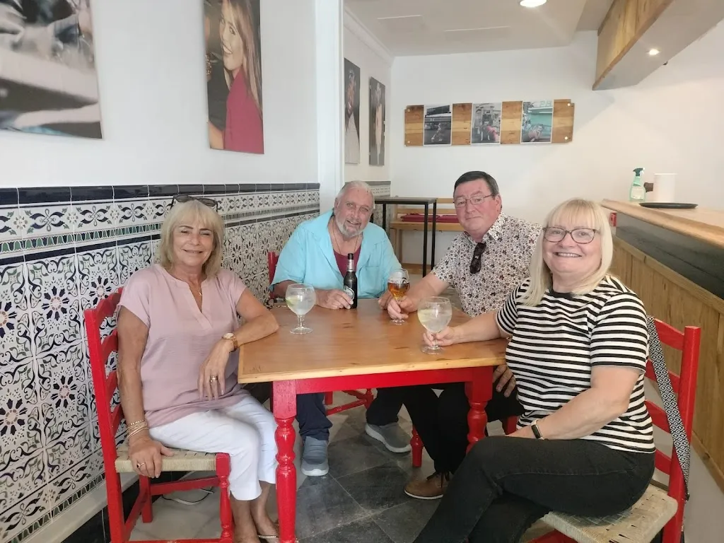 tony oreilly_Charlie's social club_Vejer de la Frontera_review