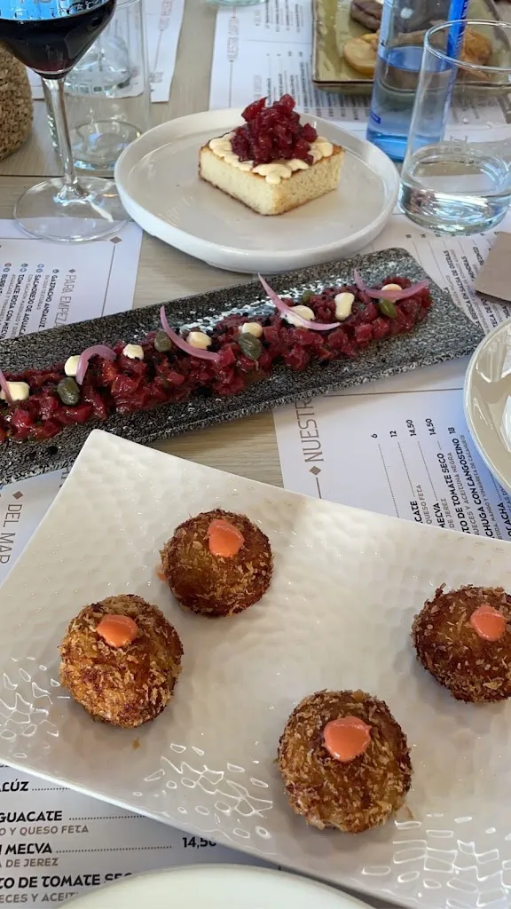 Sasha Isachsen_Hakuna Tapas_Vejer de la Frontera_review